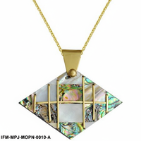 Collier pendentif artisanal tendance en nacre et coquille d'ormeau, motif losange géométrique, incrustation dorée, pour femme, idéal pour les occasions festives