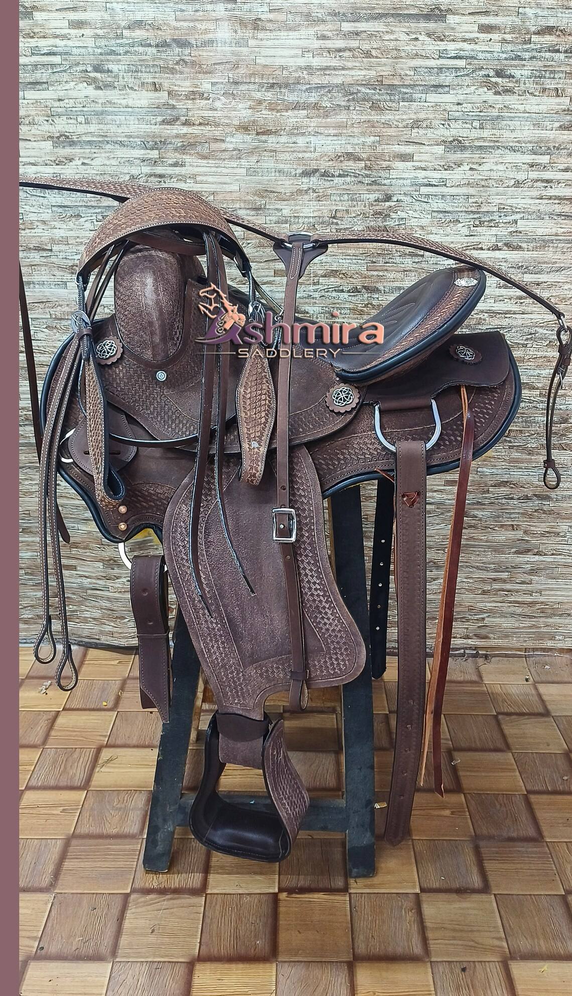 สีน้ำตาลเข้ม