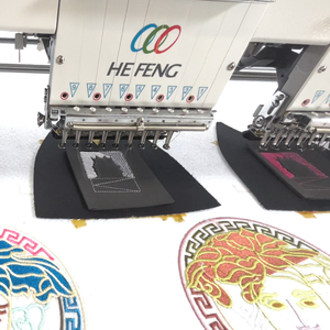 Machine à broder industrielle informatisée à 28 têtes pour broderie 3D en relief sur casquettes et panneaux de chapeaux - Product Image 4