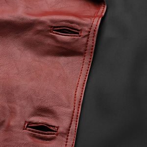 Les fabricants de vestes en cuir proposent un blazer en similicuir bordeaux avec col cranté et fermeture boutonnée pour hommes ou femmes. - Product Image 3