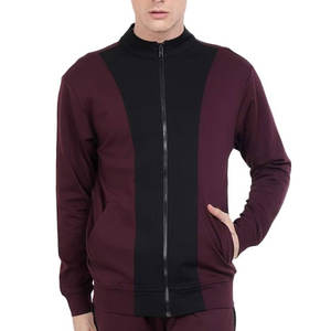 Chándal para hombre hecho para uso casual o días de entrenamiento con costuras finas y diseño deportivo que lo mantiene elegante - Product Image 2