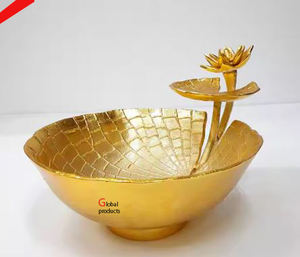 Cuenco de servicio de metal con acabado plateado de aspecto fabuloso con diseño de hoja dorada para restaurante y bar de hotel - Product Image 5