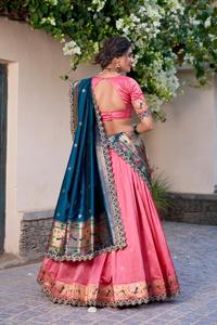 Vente en gros de la collection Paithani Lehenga Choli pour le mariage et la fête Navaratri Lehenga Choli à vendre à l'exportation - Product Image 4