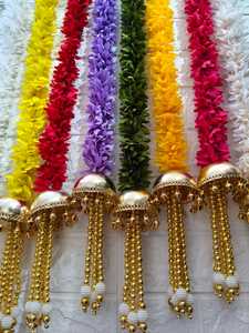 Guirnalda de Flores de Jazmín de Tela con Borlas Doradas en Forma de Cúpula | Decoración para Bodas y Diwali |   Colgante Floral Colorido para Mandir y Pooja - Product Image 2