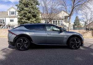 K l l A E V 6 Sedán 2022, Batería de Litio, Neumáticos R18, Asientos de Cuero, Cámara Trasera, Faros LED, Tracción en las Cuatro Ruedas, Techo Panorámico, 110kWh+ - Product Image 5