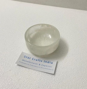 Ensaladera de resina Rosa hecha a mano con efecto de mármol y patrón de remolino acuático, la forma es una ensaladera redonda utilizada en el hogar y el hotel - Product Image 4