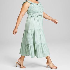 Vestido de verano de talla grande con volantes, fruncido, corte A, escalonado, hasta la rodilla, con estampado de rayas y fruncido ajustado - Product Image 2