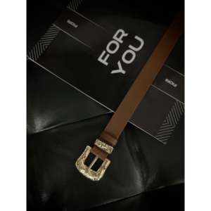 <span class=keywords><strong>Cintura</strong></span> da Donna Fiori con Elegante Fibbia in Lega Dorata e Dettaglio a Ponte, Accessorio di Lusso - Product Image 2
