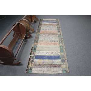 Alfombra Turca Vintage, Alfombra de 2.8x8.9 pies, Alfombra Azul con Estampado Animal - Product Image 1