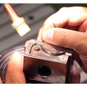 200W 400W Yag <span class=keywords><strong>laser</strong></span> hàn <span class=keywords><strong>laser</strong></span> khuôn thợ hàn khuôn sửa chữa máy cho xe chính xác khuôn ép nhựa - Product Image 3