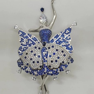 Pendentif papillon bleu personnalisé en or massif 14K avec diamant plaqué or certifié IGI taille poire pour homme disponible au meilleur prix - Product Image 1