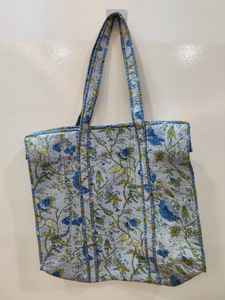 Sac fourre-tout en coton matelassé imprimé à la main en Inde, style mode féminin, idéal pour le shopping, les voyages et l'usage quotidien - Product Image 2