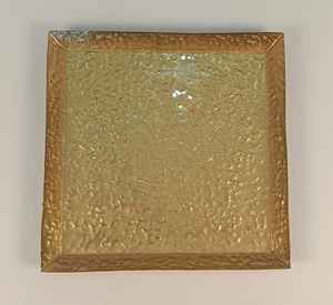 Plateau décoratif moderne en aluminium avec finition dorée et martelée, plateau de service rond en métal pour table basse, ottoman, maison et fête - Product Image 4