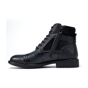 Chaussures en cuir noir pour hommes offrant des matériaux de haute qualité et un aspect sophistiqué avec une finition de qualité et une forme élégante - Product Image 3