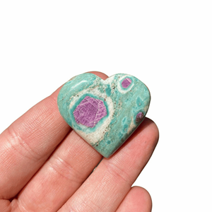 Vente en gros de pierre précieuse en cristal naturel poli Rubis Fuchsite Puffy Heart Stone Feng Shui Reiki Harmony Stone pour la décoration intérieure Love - Product Image 3