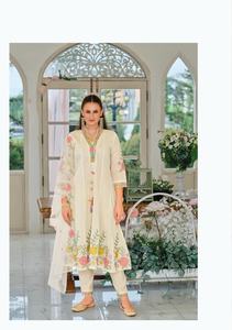 Festival Wear Mul Viscose Avec Travail À La Main Et Travail Applique Pantalon Kurti Et Dupatta Fabrication Au Taux Le Plus Bas - Product Image 6