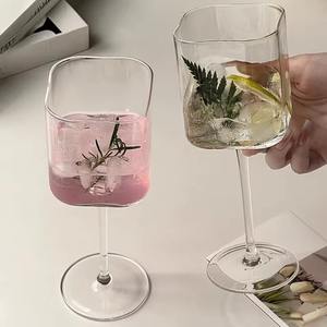 Verre à vin en cristal élégant, design moderne et luxueux, fait main, écologique, personnalisable, durable, amélioré par des artisans indiens - Product Image 2