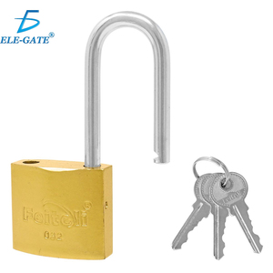 Lucchetto in Ferro Dorato da 32mm con Gancio Lungo e Cilindro in Ottone, Tipo a Chiave - Product Image 2