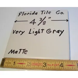 1 pieza * Gris muy claro-Almendra * Azulejo de cerámica mate 4-3/8 \ "Florida Co. NOS para piso interior Sala de estar Arcilla modificada europea - Product Image 1