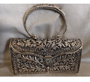 Sac cadeau de fiançailles pour femme en argent sterling 925, élégant, avec des lignes lisses, construction de haute qualité pour une mode gracieuse, Inde - Product Image 3