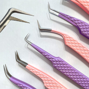 Pinzas para Pestañas de Acero Inoxidable Antiestáticas y Duraderas HASIBI NAQIBI SURGICAL CORP con Puntas Dentadas, Empaque con Logotipo Personalizado - Product Image 1