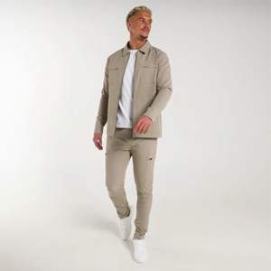 Cement Overshirt-ใส่สบายๆกับกระเป๋าหน้าอกที่คล่องตัวซิปแบบซ่อนและแบบพรีเมี่ยมสำหรับการตกแต่งที่หลากหลาย - Product Image 1