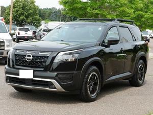 Nissan Pathfinder Rock Creek SUV 4x4 2023, sièges en cuir, toit ouvrant, caméra arrière 360°, transmission automatique, moteur essence 4.1-6L - Product Image 2