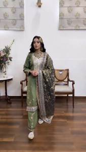 Walima STYLE La mejor combinación de colores Novia Boda especial y ropa de compromiso Colección de vestidos de tres piezas de Surat Venta en línea - Product Image 3