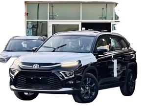 SUV compact d'occasion 2025, moteur essence >6L, automatique, intérieur foncé, sièges en tissu, conduite à gauche, jantes R18, toit panoramique, style Force Max - Product Image 3