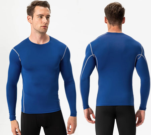 Maillot de compression Rash Guard noir et or, extensible dans 4 directions et en tissu anti-transpiration, partie d'un ensemble de combat essentiel pour le BJJ - Product Image 3