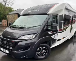 Autocaravana de Alta Calidad con Nevera, Casa Rodante Móvil - Product Image 1