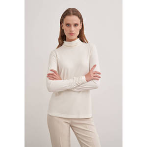 Blusa de punto color blanco roto con detalle fruncido y cuello con lazo para mujer - Product Image 2