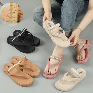 Chanclas decoradas con cadena de perlas Harvest para mujer, zapatillas gruesas, zapatos de PVC transpirables de suela gruesa suave - Product Image 1