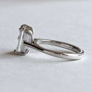 Anillo de compromiso de diamante de corte esmeralda de 3 quilates certificado IGI, joyería fina de platino para mujer, boda, regalo de San Valentín para ella - Product Image 2