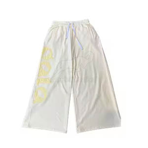 Pantalons de survêtement pour hommes élégants avec imprimé en relief pour la détente, les voyages et l'usage quotidien Pantalons de survêtement avec imprimé en relief - Product Image 1