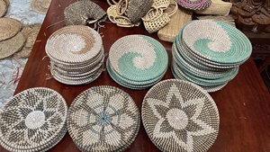 Lleva la Vida Costera a Casa con la Placa Decorativa Colgante de Pasto Marino Hecha a Mano en Vietnam, Perfecta para Decoración de Paredes de Estilo Bohemio Moderno - Product Image 2