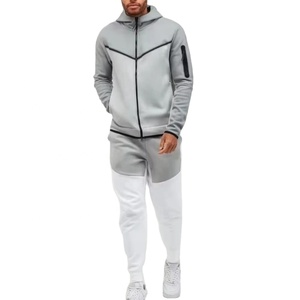 Vente en gros de vêtements de sport tech de luxe de haute qualité personnalisés de grande taille pour hommes ensemble de jogging survêtement pour hommes - Product Image 1