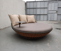 Lit de repos rond d'extérieur en aluminium et rotin tressé, résistant aux UV, qualité professionnelle, pour complexe hôtelier, personnalisable OEM
