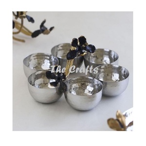 Ensemble de deux bols décoratifs classiques en fer martelé, écologiques, de forme ronde, pour collations et chocolat, à prix raisonnable - Product Image 3