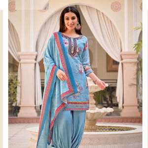 Estampado y bordado en seda Marlin y parte inferior de estilo afgano en seda romana con conjunto dupatta Kurti - Product Image 1