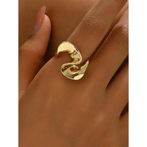 Anello Vintage alla Moda in Acciaio Inossidabile Placcato 18K con Intarsio a Forma di Occhio, Stile Street Elegante per Occasioni di Festa - Product Image 2
