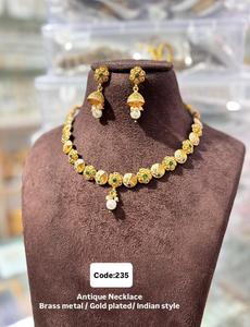 Ensemble de collier antique Regal avec boucles d'oreilles et design à l'aspect lourd Top Partywear et bijoux de mariée exportés d'Inde - Product Image 3