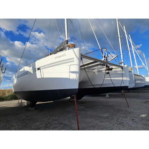 Yacht sportif Lagoon 450 de 6 m en fibre de verre d'occasion avec moteur hors-bord pour la pêche, les sports et les loisirs - Product Image 1