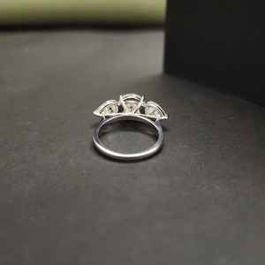 Anillo de Diamantes Bonito en Oro Fino de 18 Quilates con Diferentes Diseños para Cada Regalo de Aniversario - Product Image 3