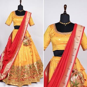 Blouse designer en soie Jacquard et pure soie banarasi Dupatta Lehenga choli - Product Image 2