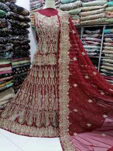 Robe de mariée pakistanaise Lehenga Choli Design Prix abordable avec une belle broderie en pierre et une robe de mariée faite à la main - Product Image 3