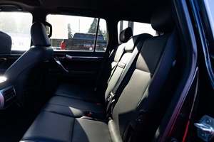 Lexus GX 460 AWD 2024 Noir d'occasion avec toit ouvrant gauche, démarrage à distance, sièges en cuir, transmission automatique, jantes en alliage, système de navigation - Product Image 6