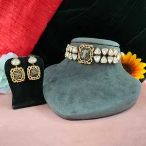 Juego de Gargantilla de piedra Kundan y Moissanite de cristal para mujeres y niñas, metal lujoso brillante y agradable a la piel, ligero y cómodo - Product Image 1