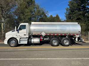 Venta Legítima: Camión de Gasolina/Combustible T680 de 4800 Galones, 2018 - 400HP, Listo para Envío Mundial - Product Image 4