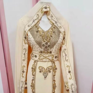 Abayas en rayonne brodées à la main élégantes et modestes pour femmes vêtements et accessoires musulmans traditionnels - Product Image 1